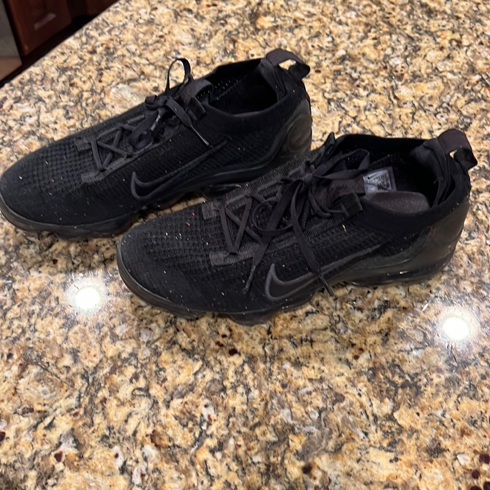 Black Nike vapormax with small colored specks